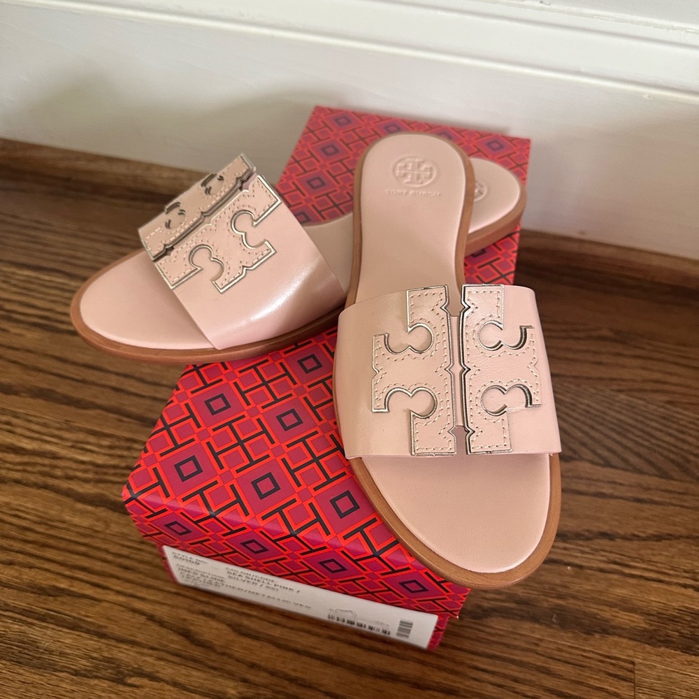 Tory BurchINES SLIDE
CALF LEATHER/METALLIC VEG LEATHER